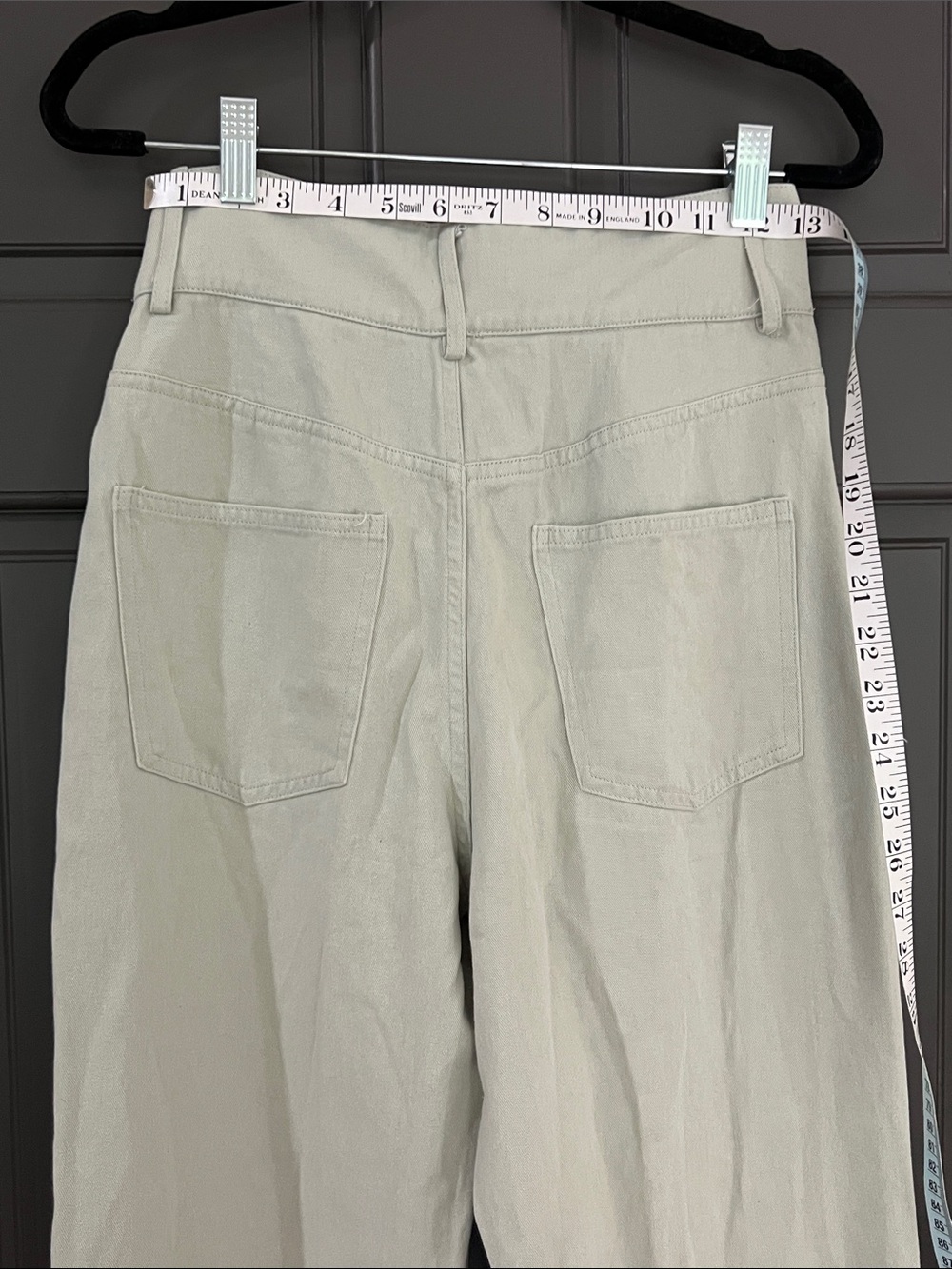 LE LIS She Means Business Pants in sage - Picture 10 of 11